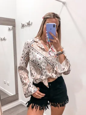 Camicia bianca con fantasia bandana