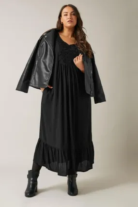 EVANS Curve Black Crinkle Broderie Maxi Dress