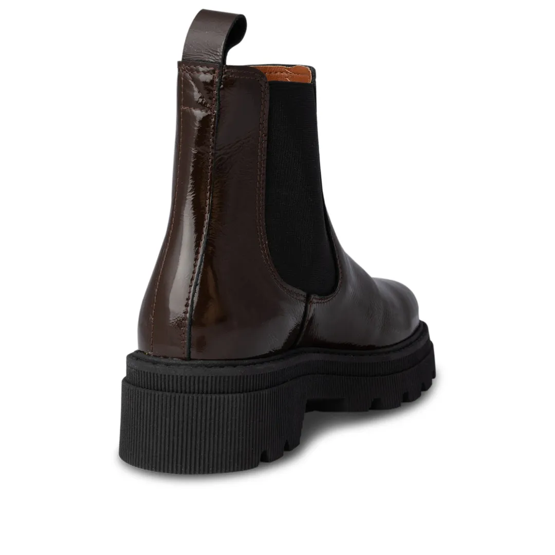 Sanna Chelsea Boot Patent Chocolate