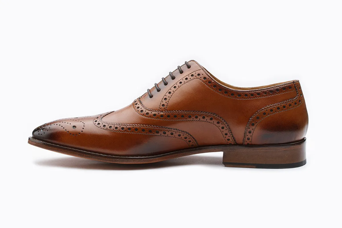 WINGCAP BROGUE OXFORD WITH MEDALLION- TAN